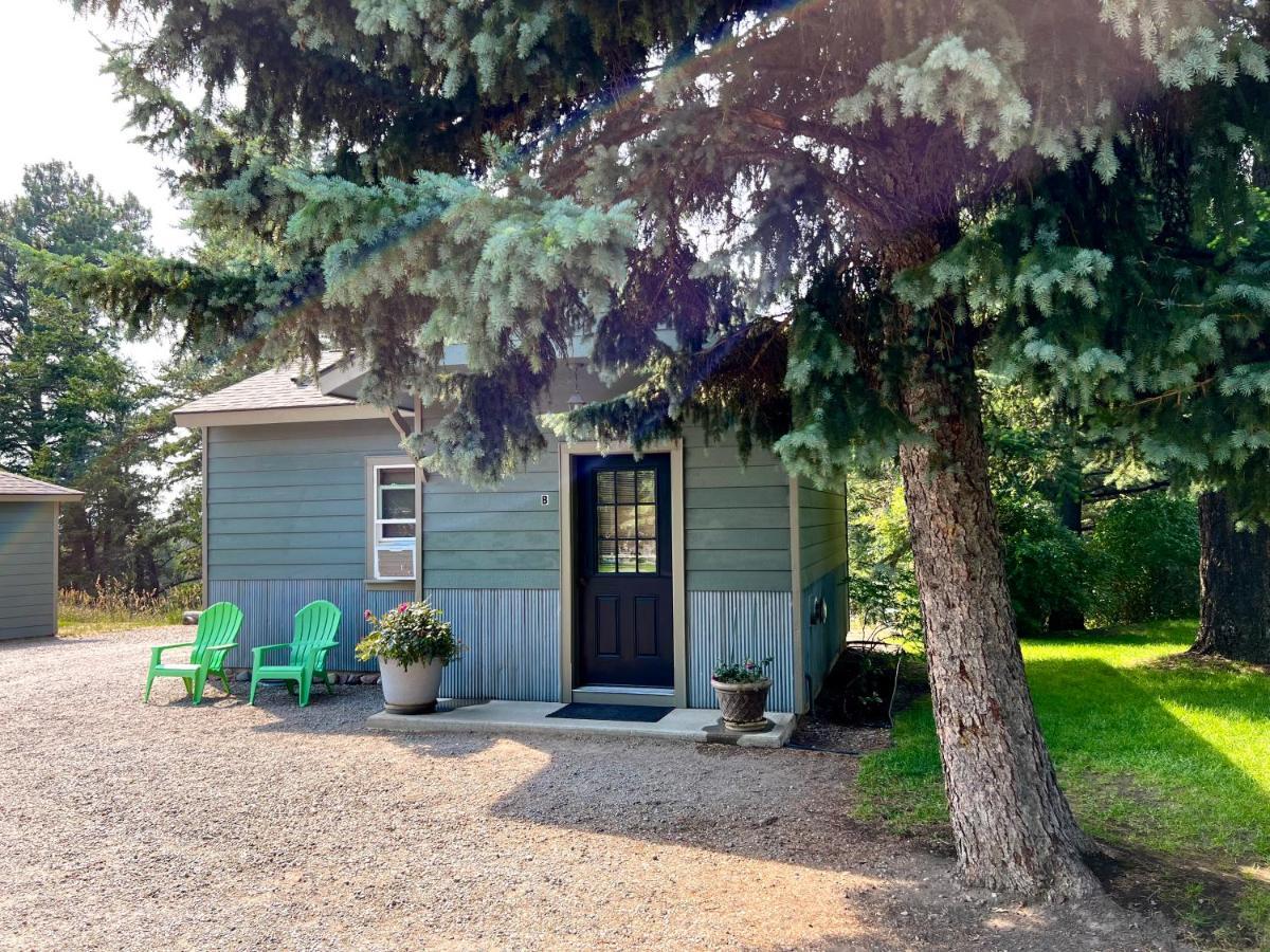 Glacier'S Edge Cabins Columbia Falls Exterior photo