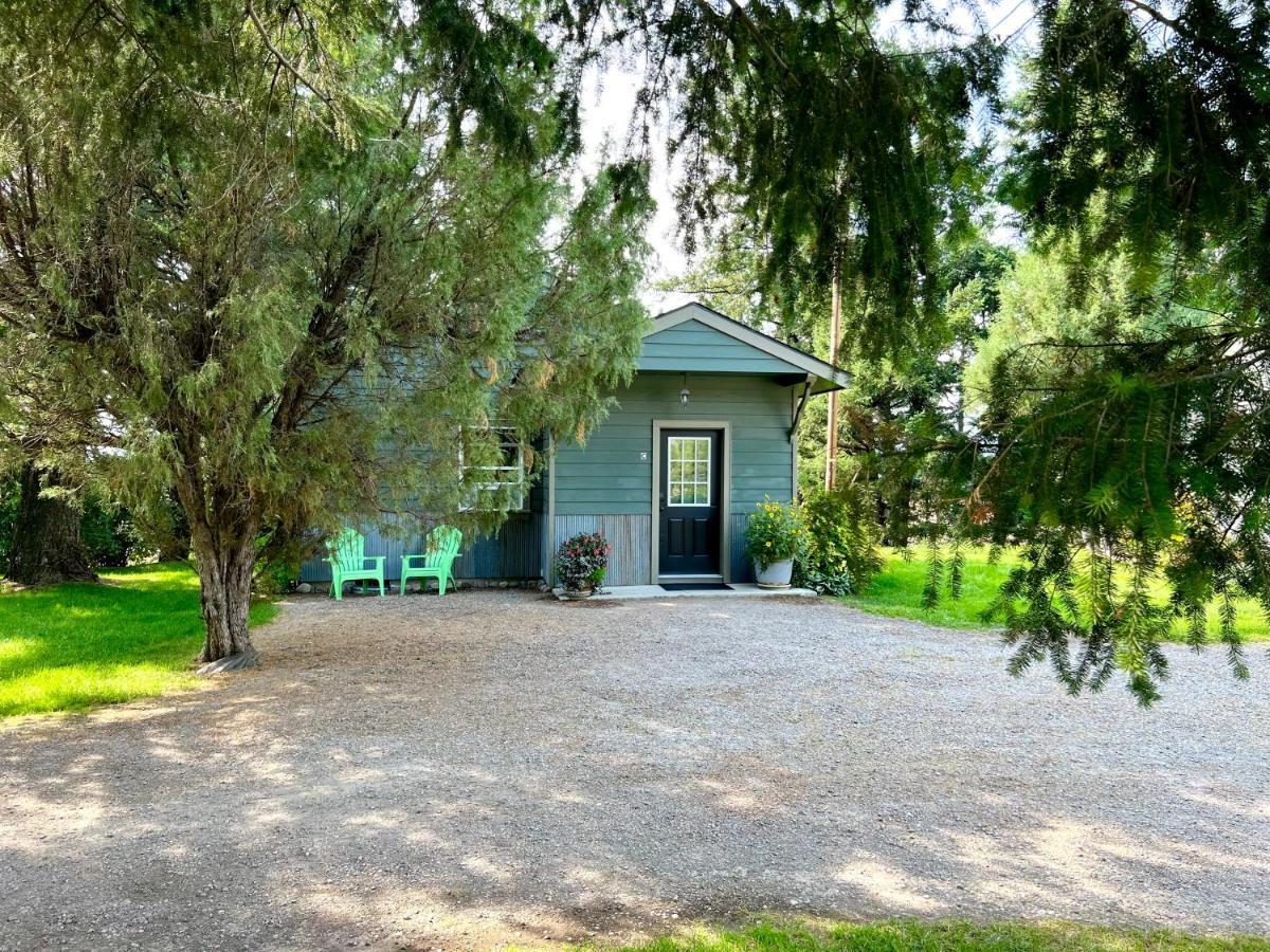 Glacier'S Edge Cabins Columbia Falls Exterior photo